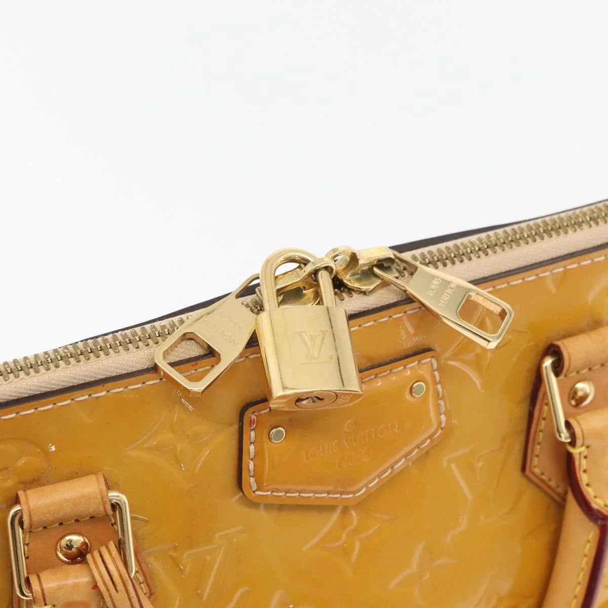 $1560 2014 LOUIS VUITTON Vernis Montebello PM Dune DR2194