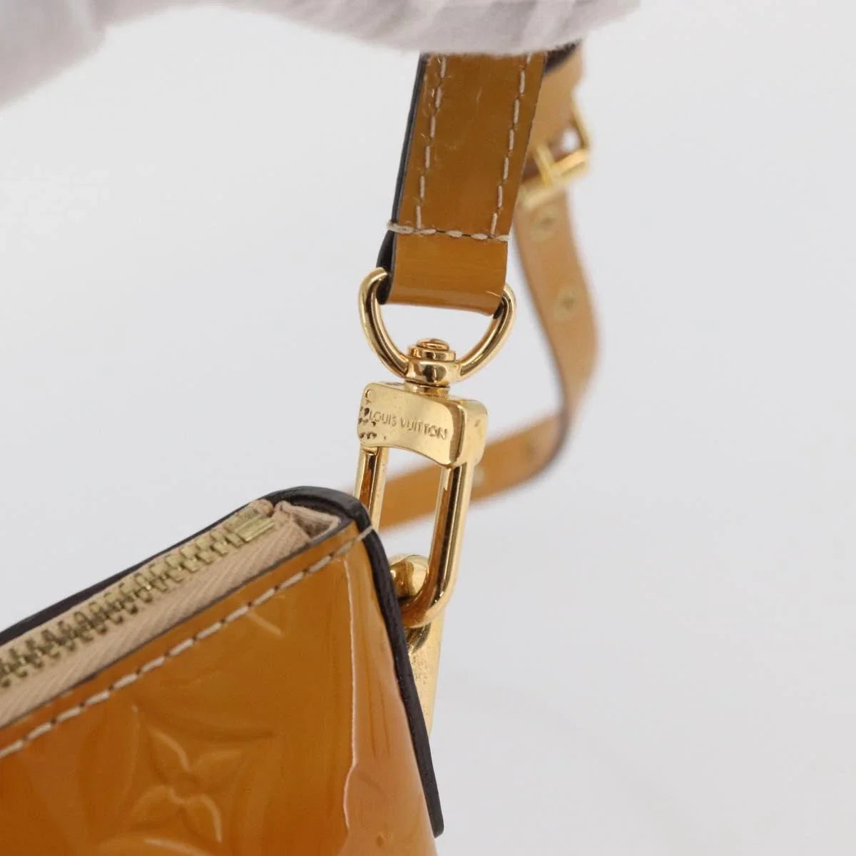 $1560 2014 LOUIS VUITTON Vernis Montebello PM Dune DR2194