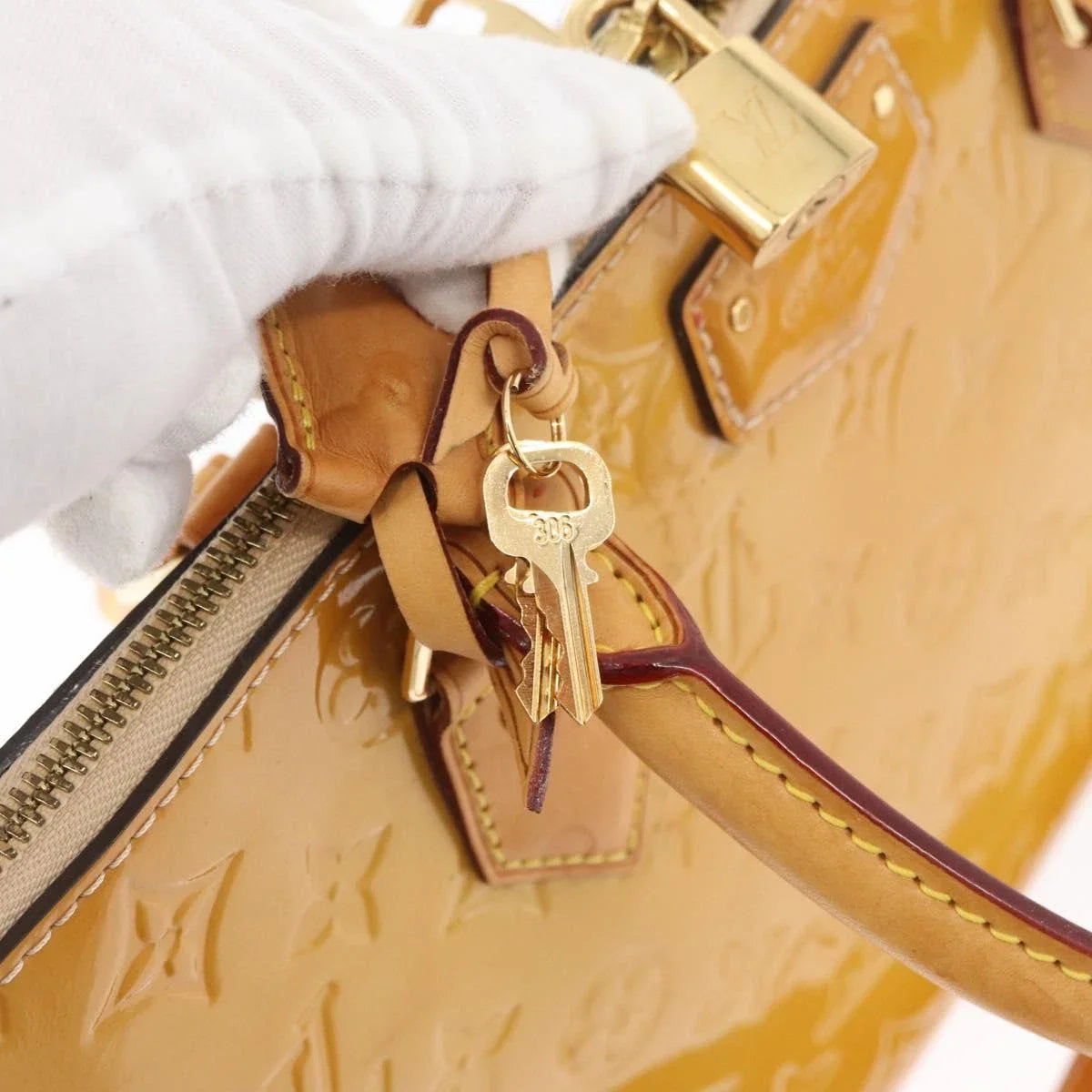 $1560 2014 LOUIS VUITTON Vernis Montebello PM Dune DR2194