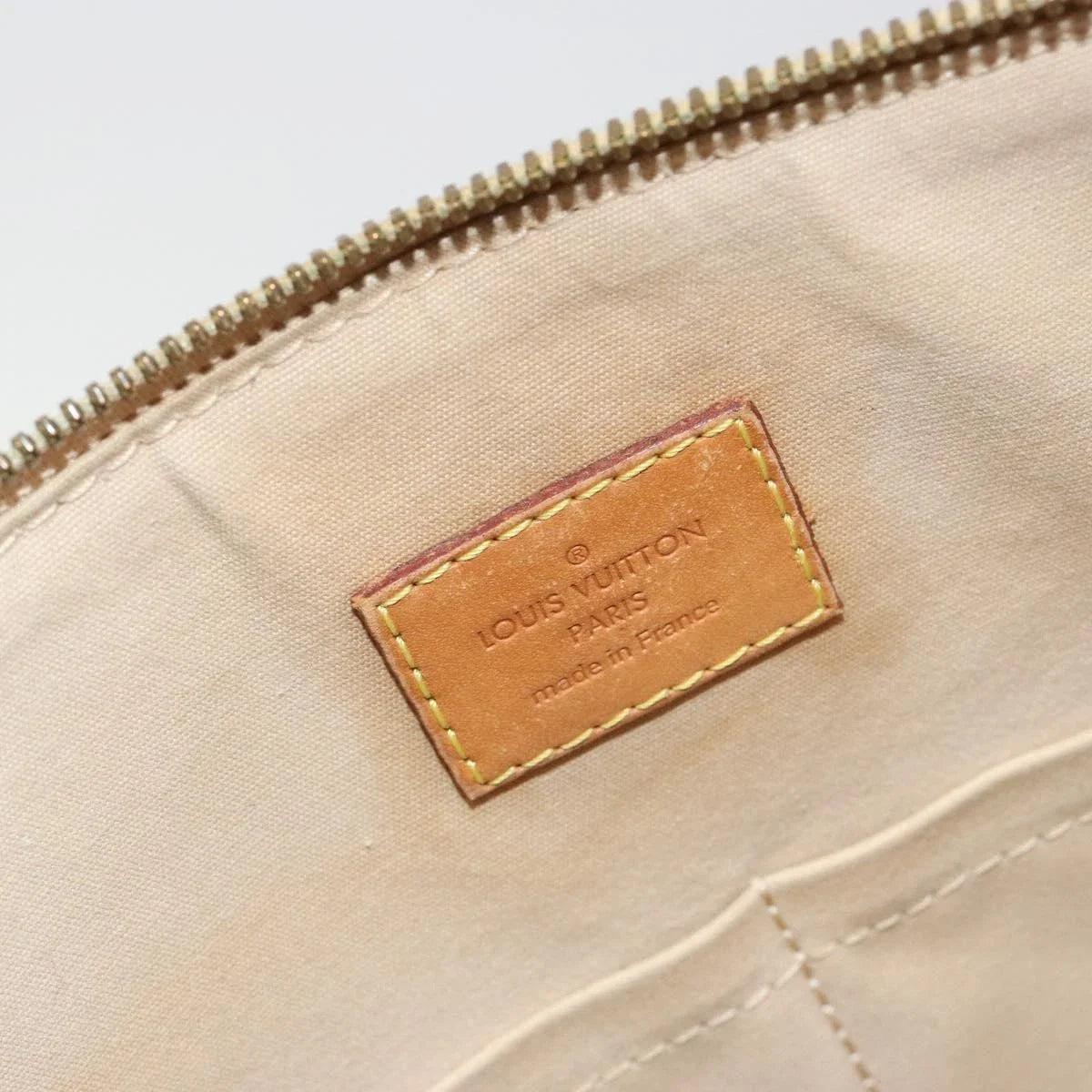 $1560 2014 LOUIS VUITTON Vernis Montebello PM Dune DR2114