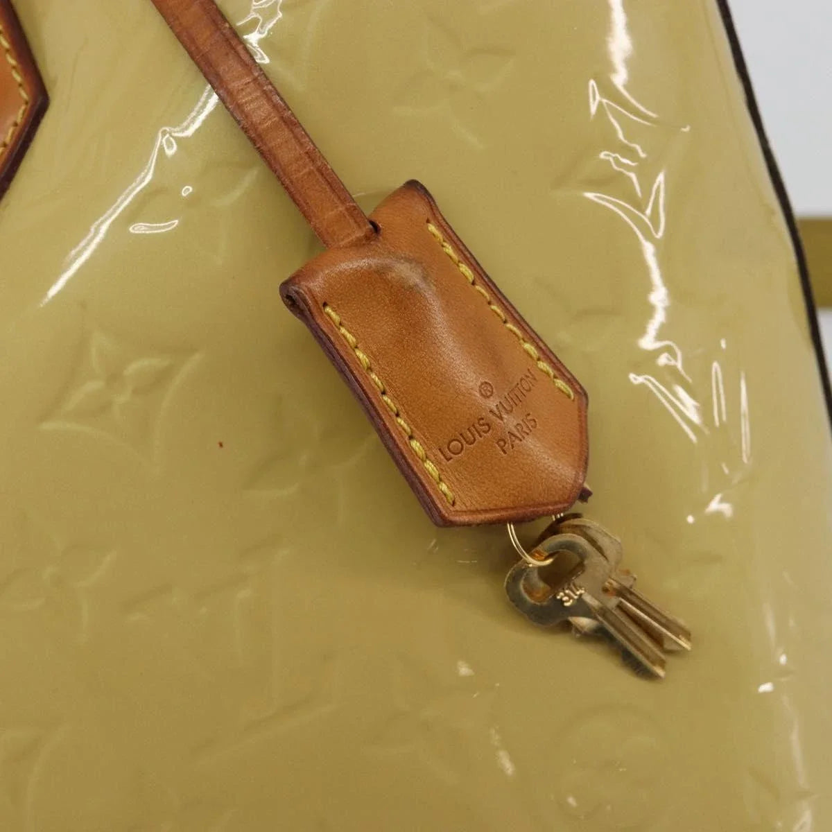 $1560 2014 LOUIS VUITTON Vernis Montebello PM Dune DR2114