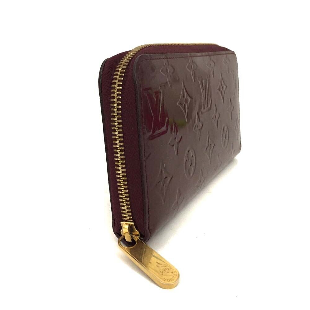 LOUIS VUITTON Vernis Zippy Wallet Rouge Fauviste SP2152