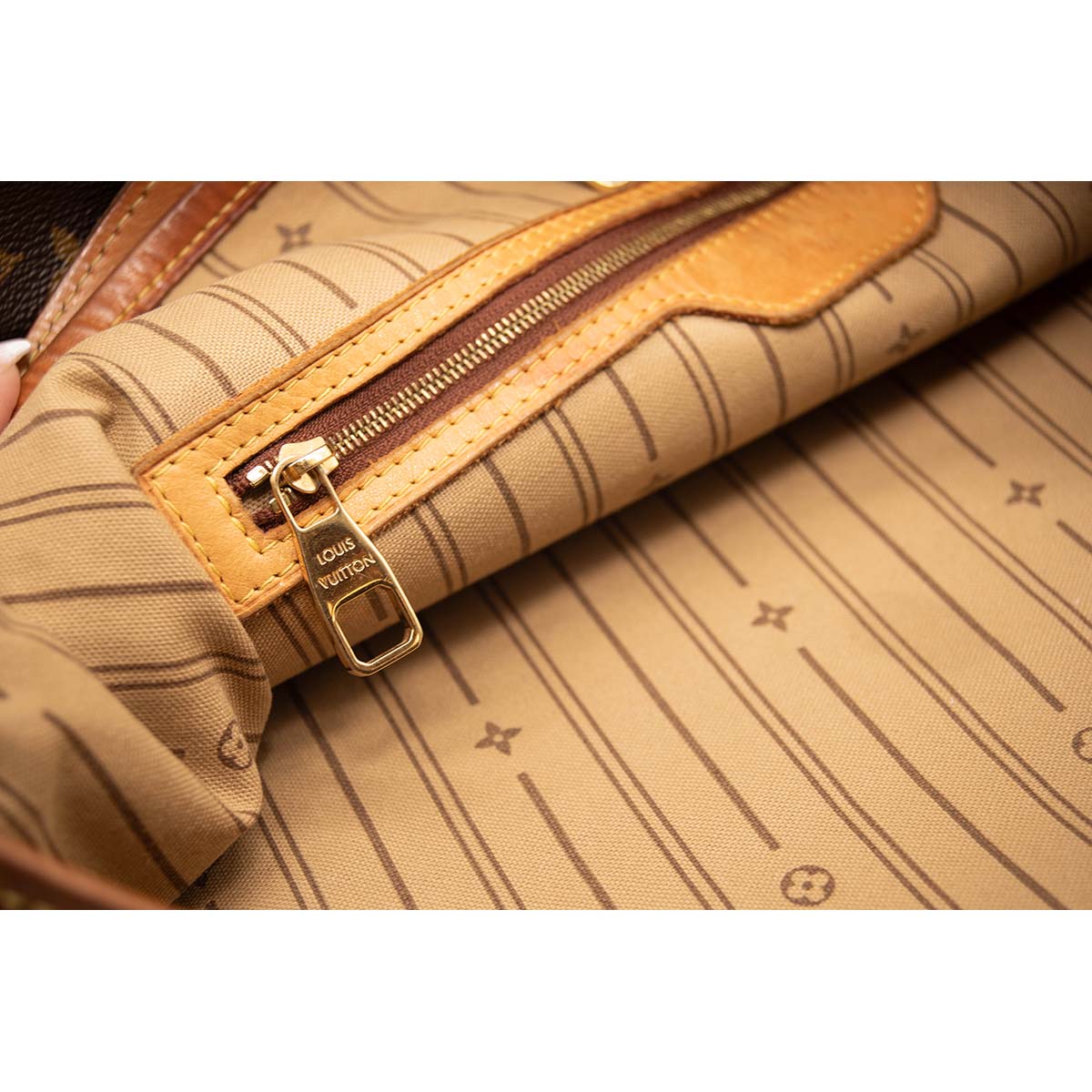 Louis Vuitton M40354 Delightful GM Brown Monogram Coated Canvas Hobo –  Cashinmybag