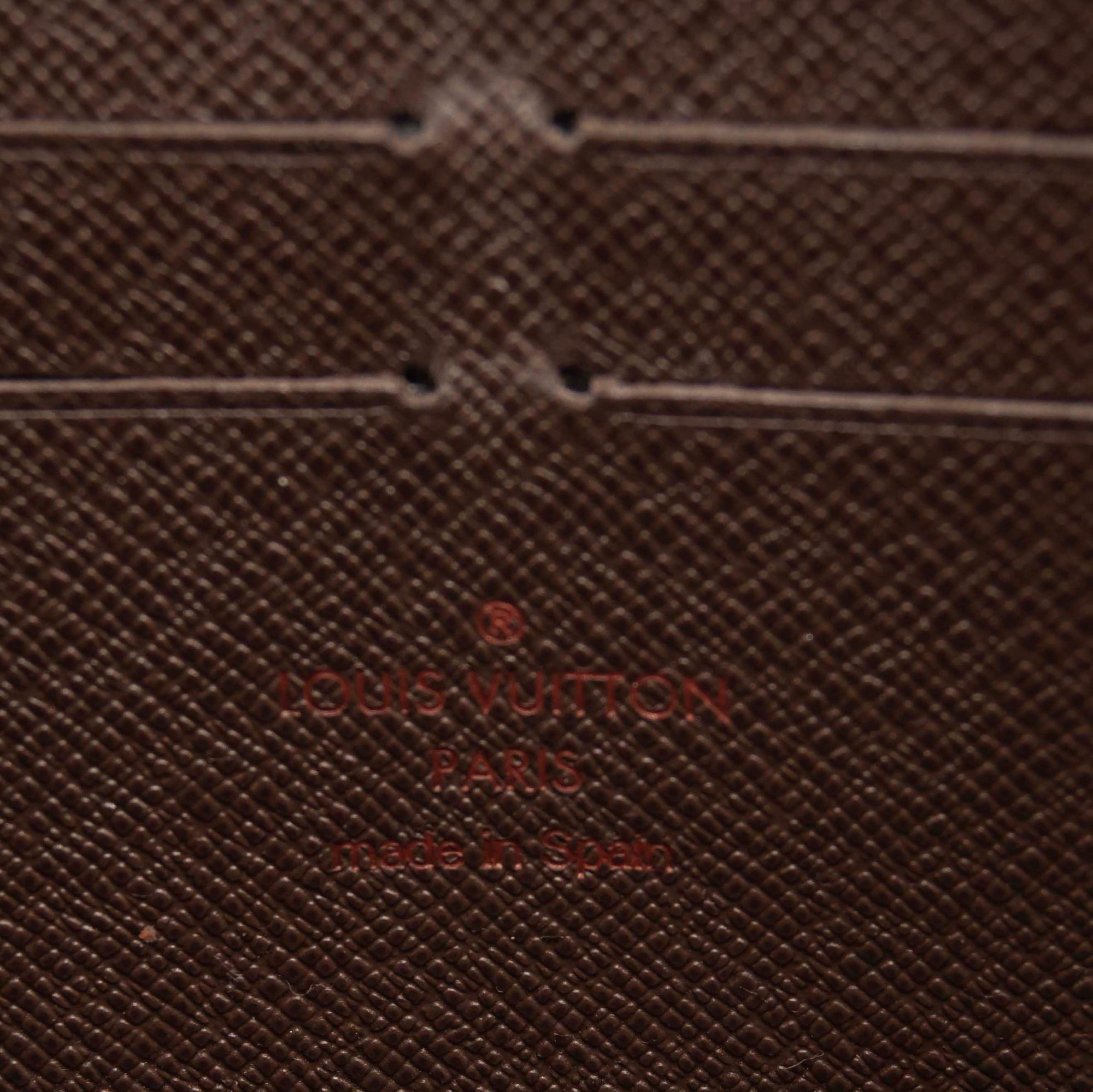 Authentic Louis Vuitton damier ebene zippy wallet