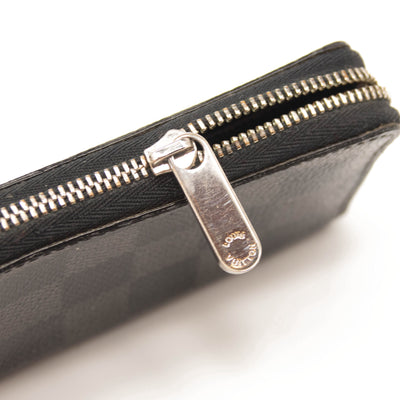 Louis Vuitton Damier Graphite Compact 6CC Wallet in black coated/waterproof  canvas Cloth ref.381802 - Joli Closet