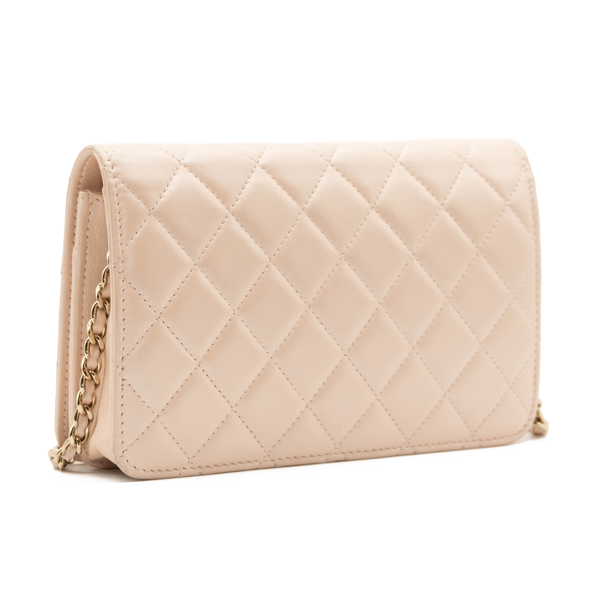 Chanel pearl wallet hot sale on chain
