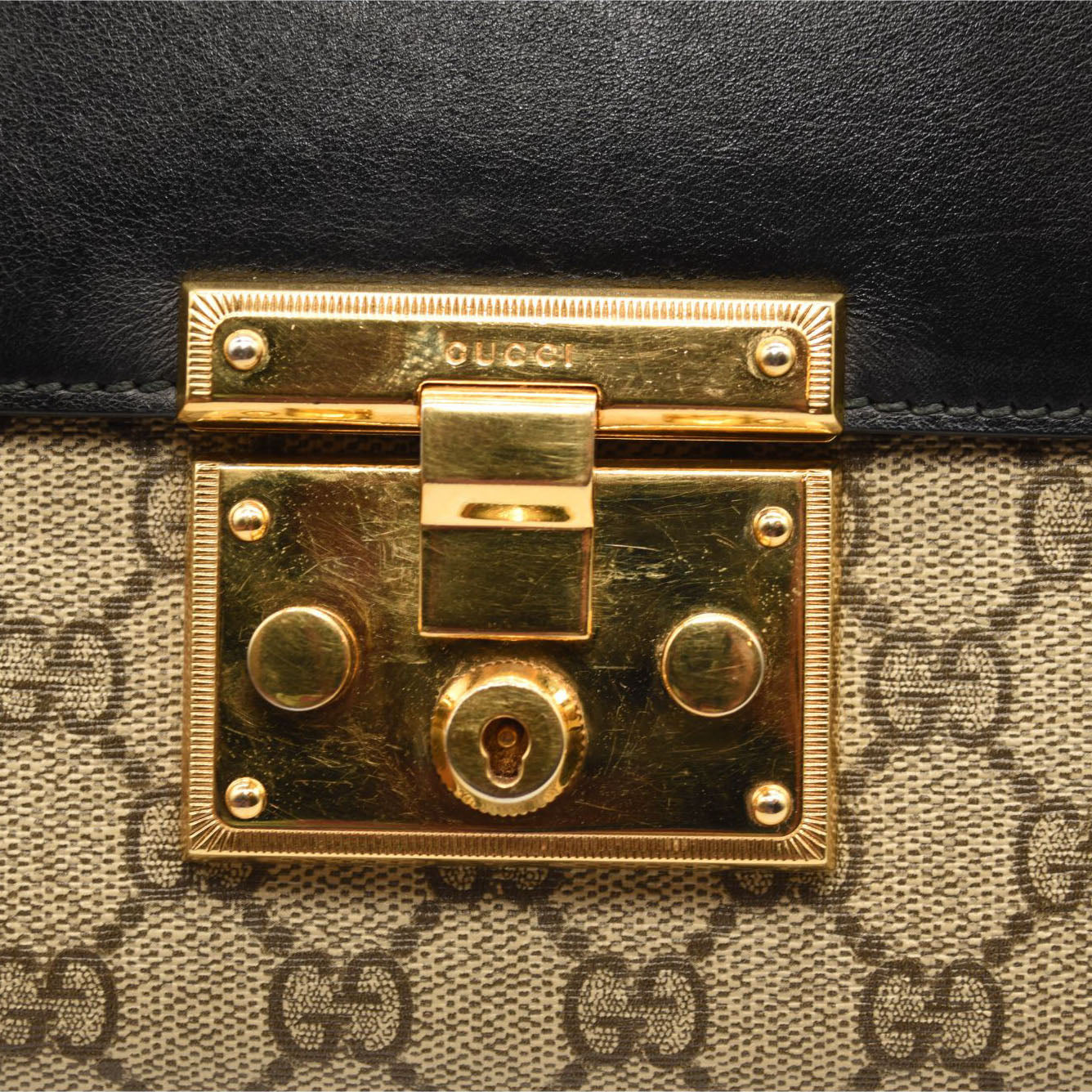 $1980 GUCCI GG Supreme Monogram Calfskin Medium Padlock Shoulder Bag Beige Black Cuir