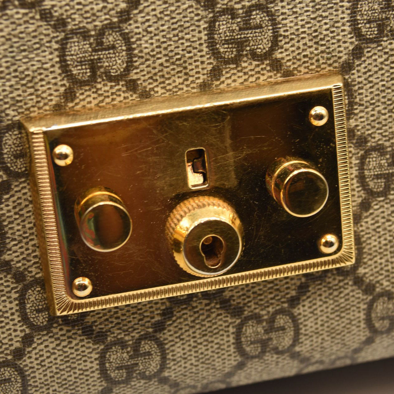 $1980 GUCCI GG Supreme Monogram Calfskin Medium Padlock Shoulder Bag Beige Black Cuir