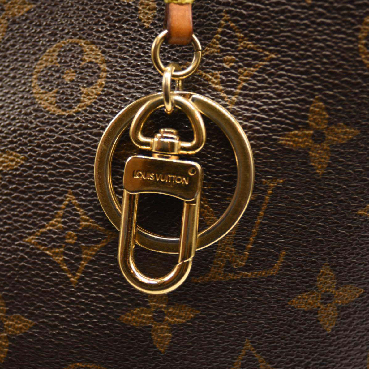 LOUIS VUITTON Monogram Artsy MM CA0111