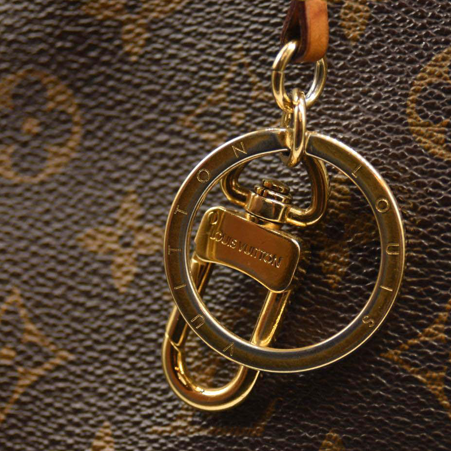 LOUIS VUITTON Monogram Artsy MM CA0111