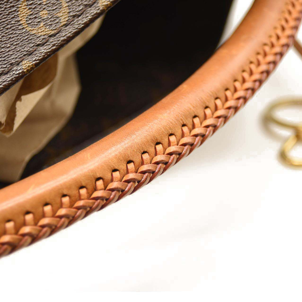 LOUIS VUITTON Monogram Artsy MM CA0111