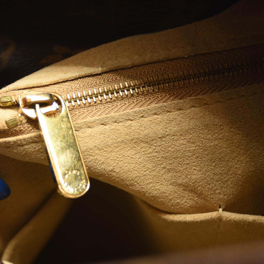 LOUIS VUITTON Monogram Artsy MM CA0111