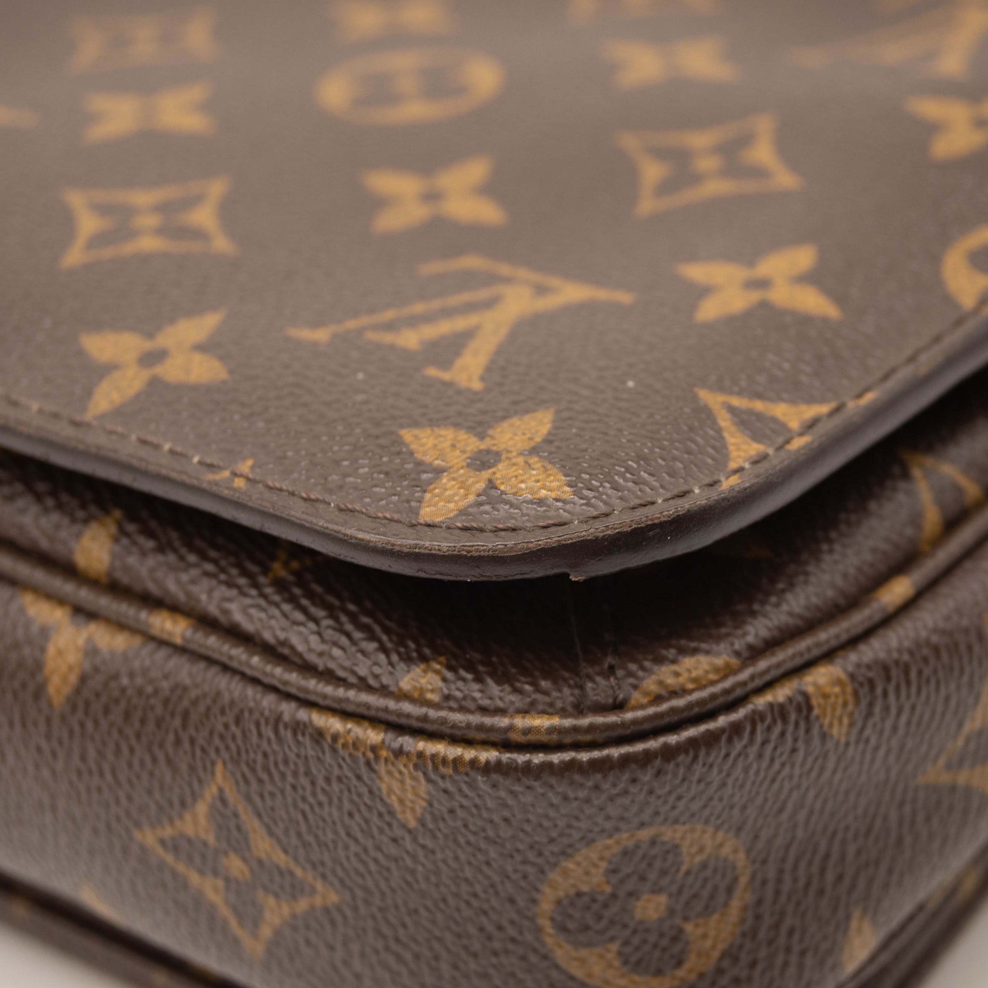 USED LOUIS VUITTON Monogram Pochette Metis DU2185