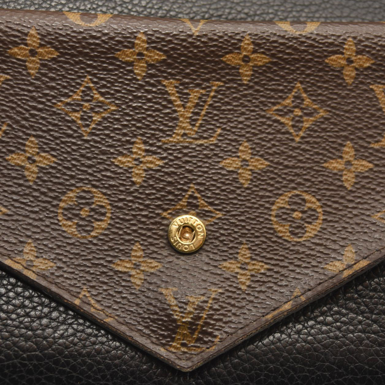 USED $905 LOUIS VUITTON Calfskin Double V Wallet Black