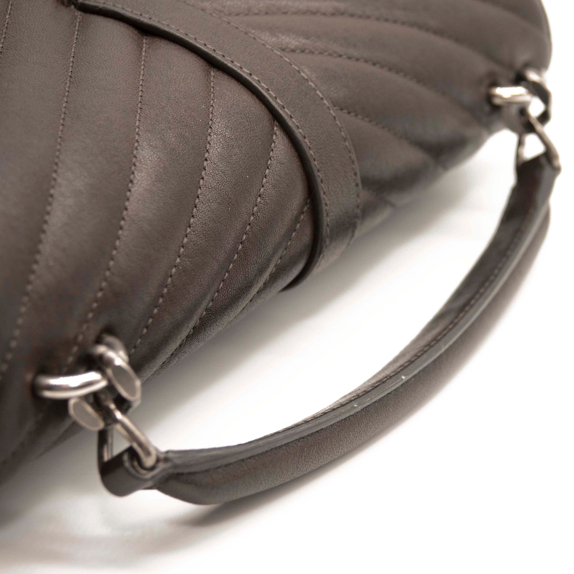 USED Saint Laurent Sheepskin Matelasse Chevron Monogram Medium College Bag Grey