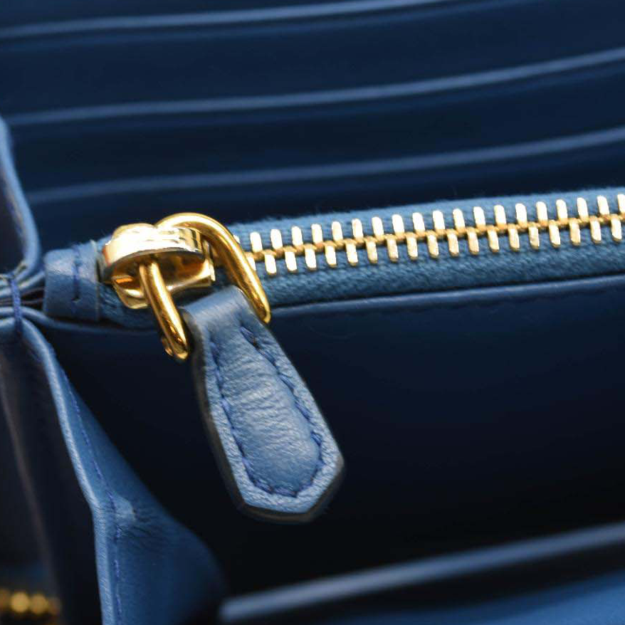 Prada saffiano sales metal nero wallet