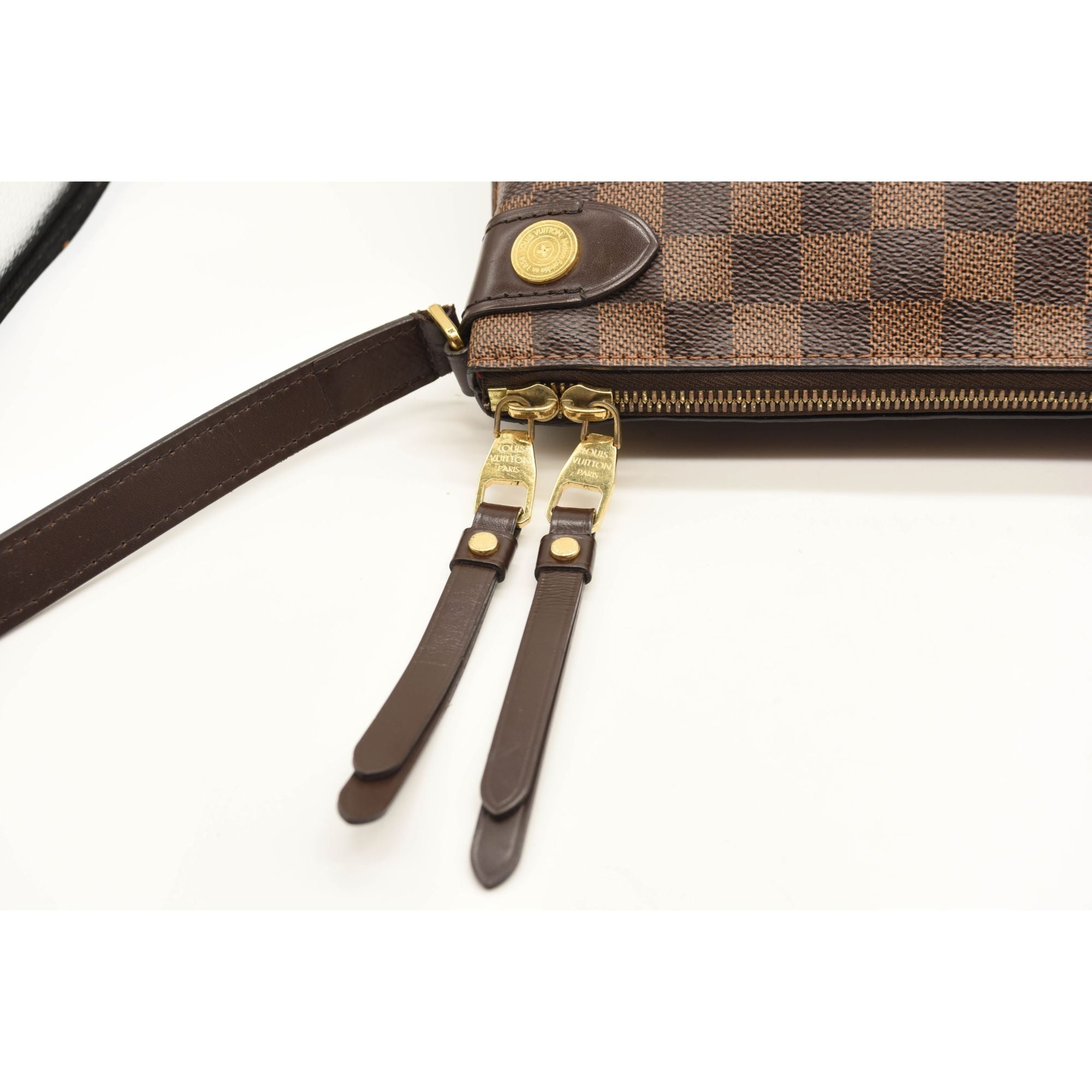 $1780 LOUIS VUITTON Damier Ebene Duomo Messenger