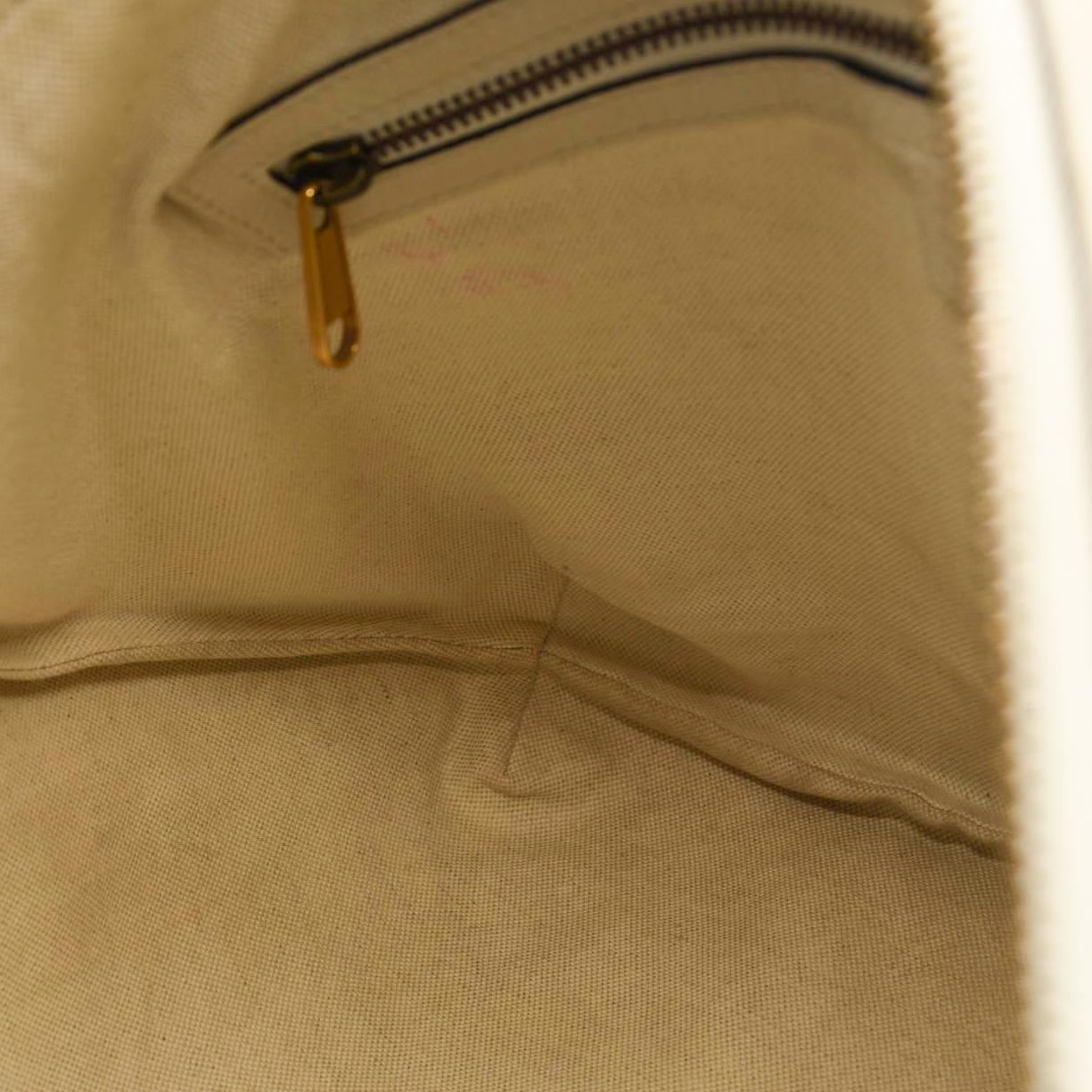 Gucci Grained Calfskin Logo Half Moon Hobo White