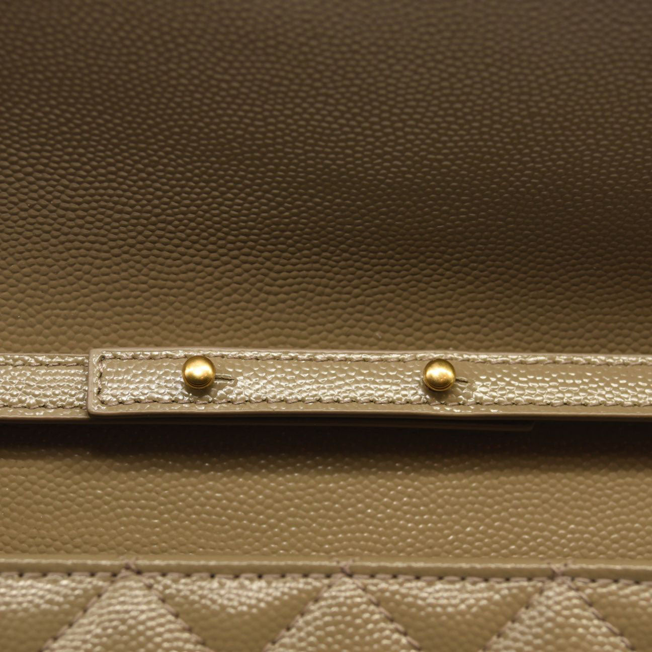 $1990 SAINT LAURENT Grain De Poudre Mixed Matelasse Triquilt Monogram Chain Wallet Dark Beige