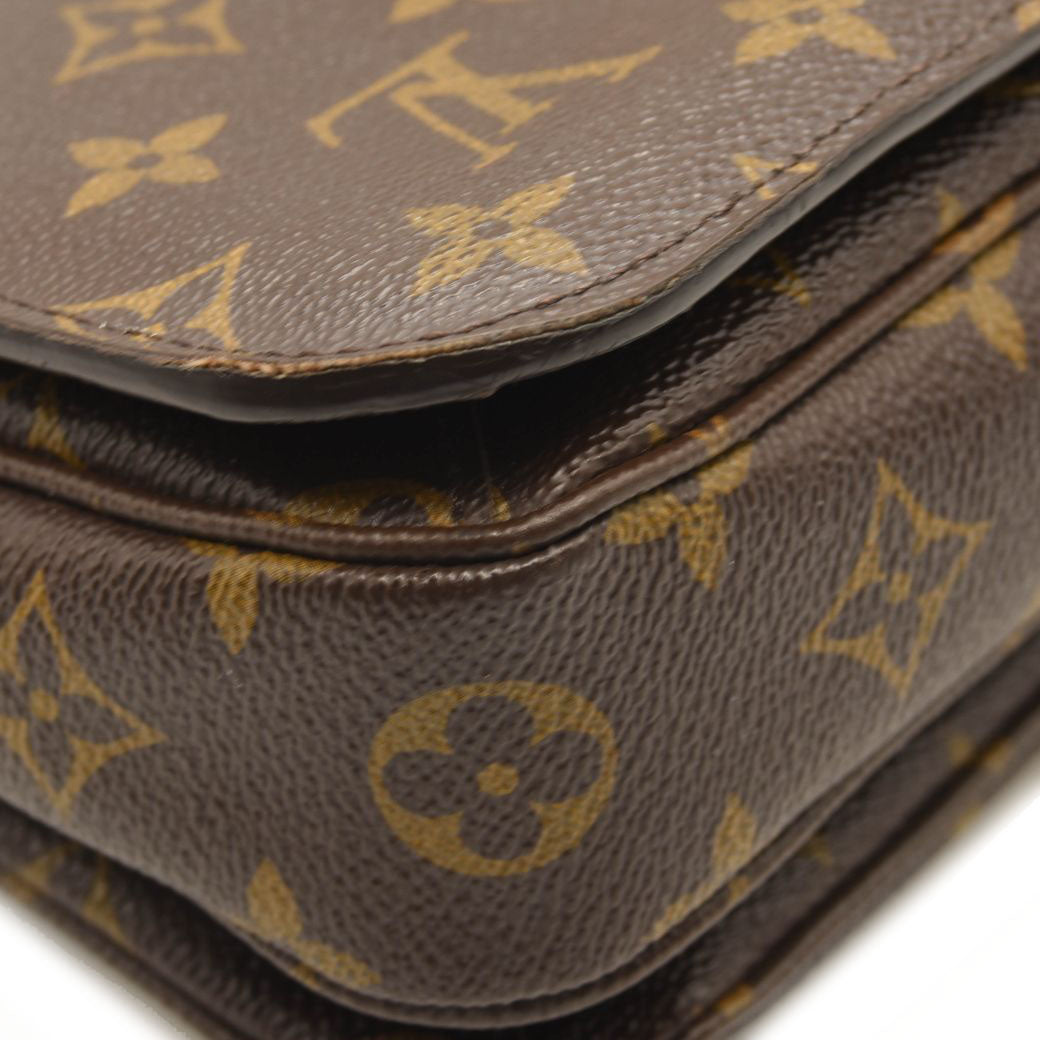 USED LOUIS VUITTON Monogram Pochette Metis DU4197