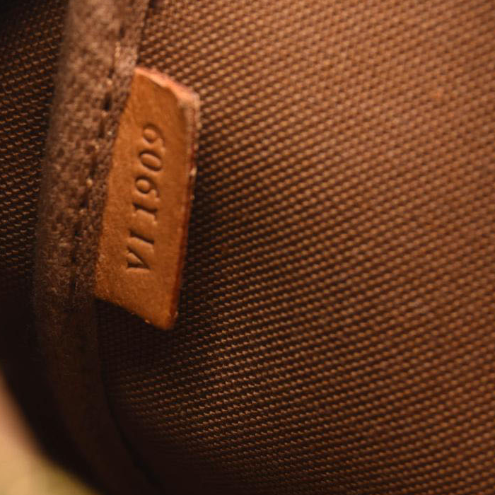 LOUIS VUITTON Monogram Pochette Accessories VI1909