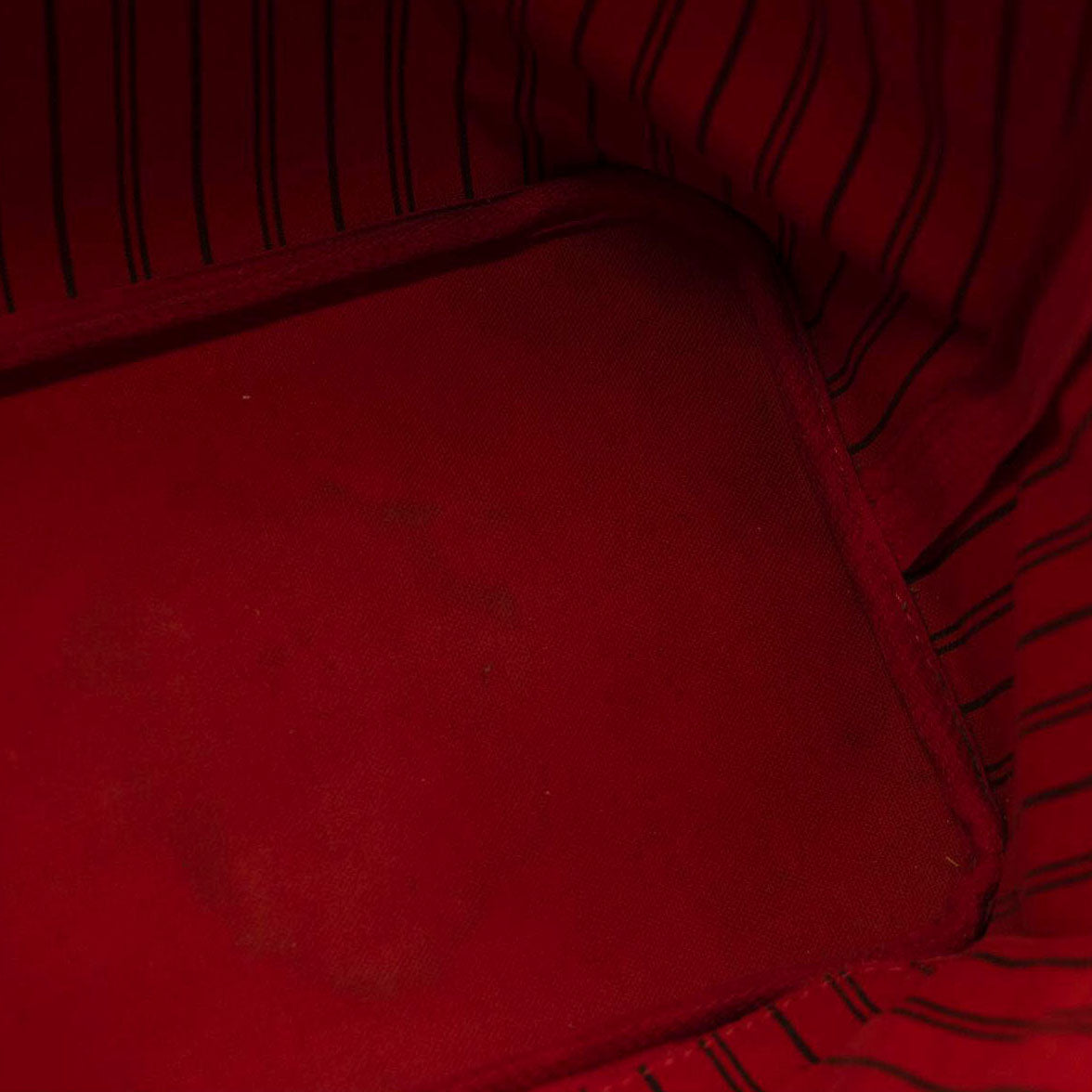 LOUIS VUITTON Monogram Neverfull MM Cherry Cerise