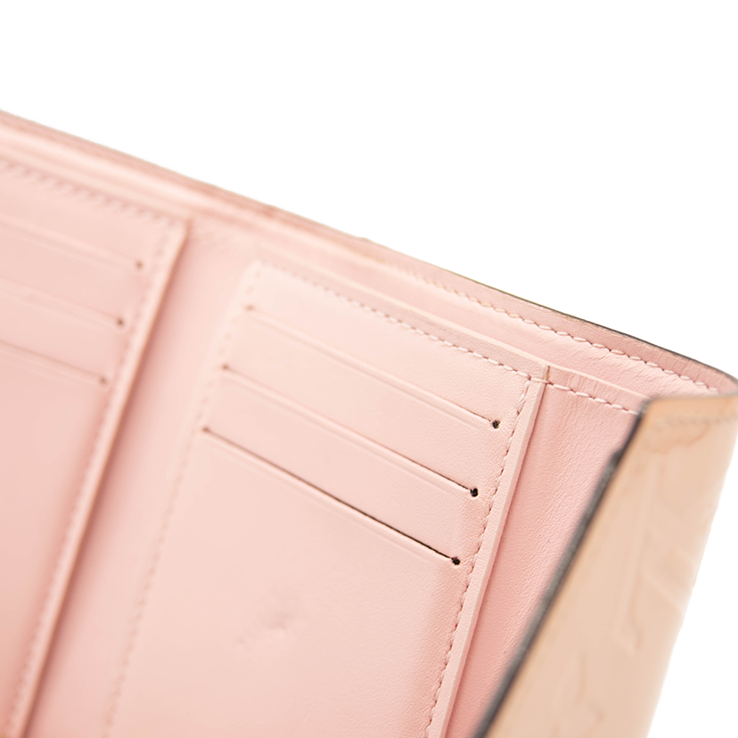 LOUIS VUITTON Vernis Victorine Compact Wallet Rose Ballerine