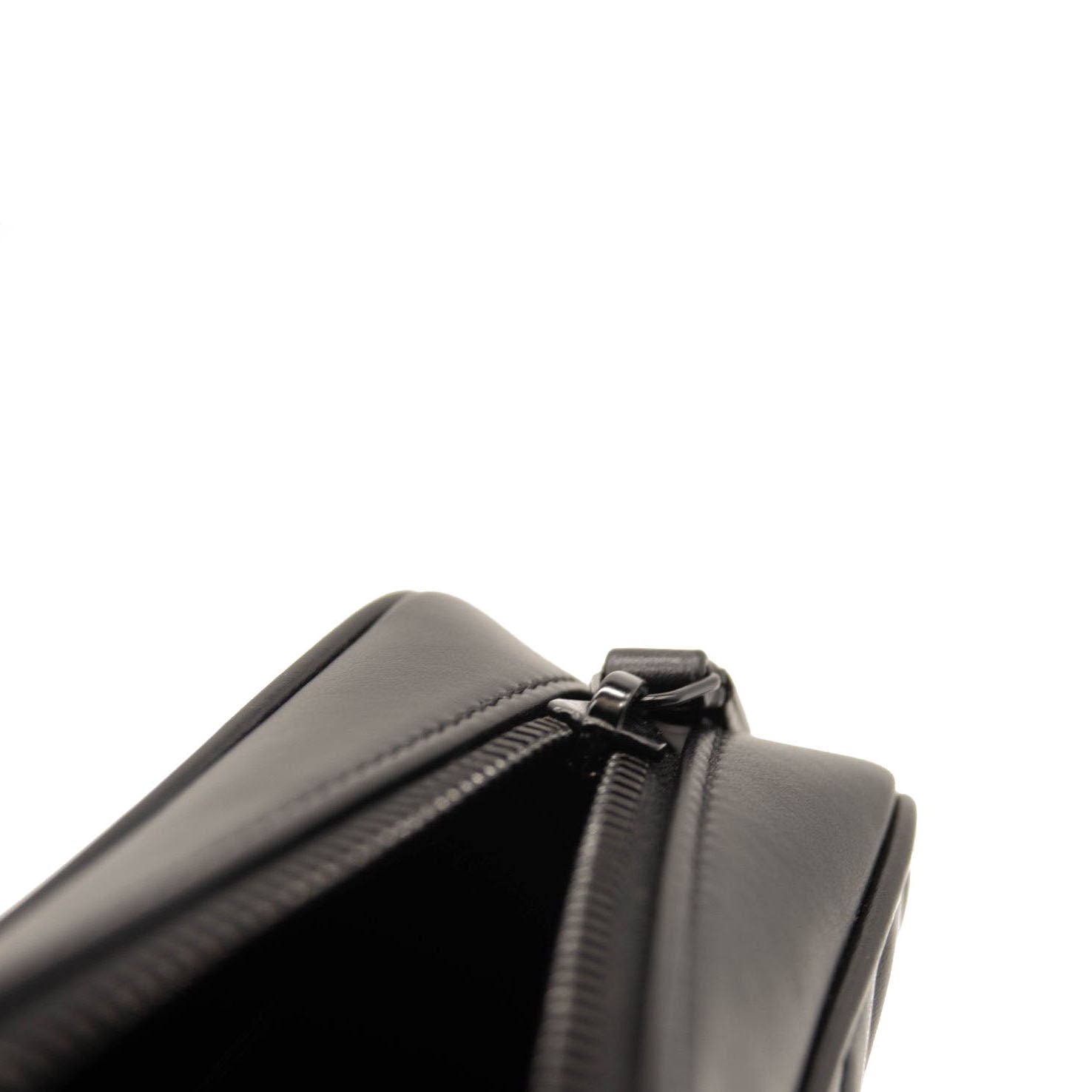 NEW SAINT LAURENT Calfskin Matelasse Monogram Monochrome Lou Camera Bag Black