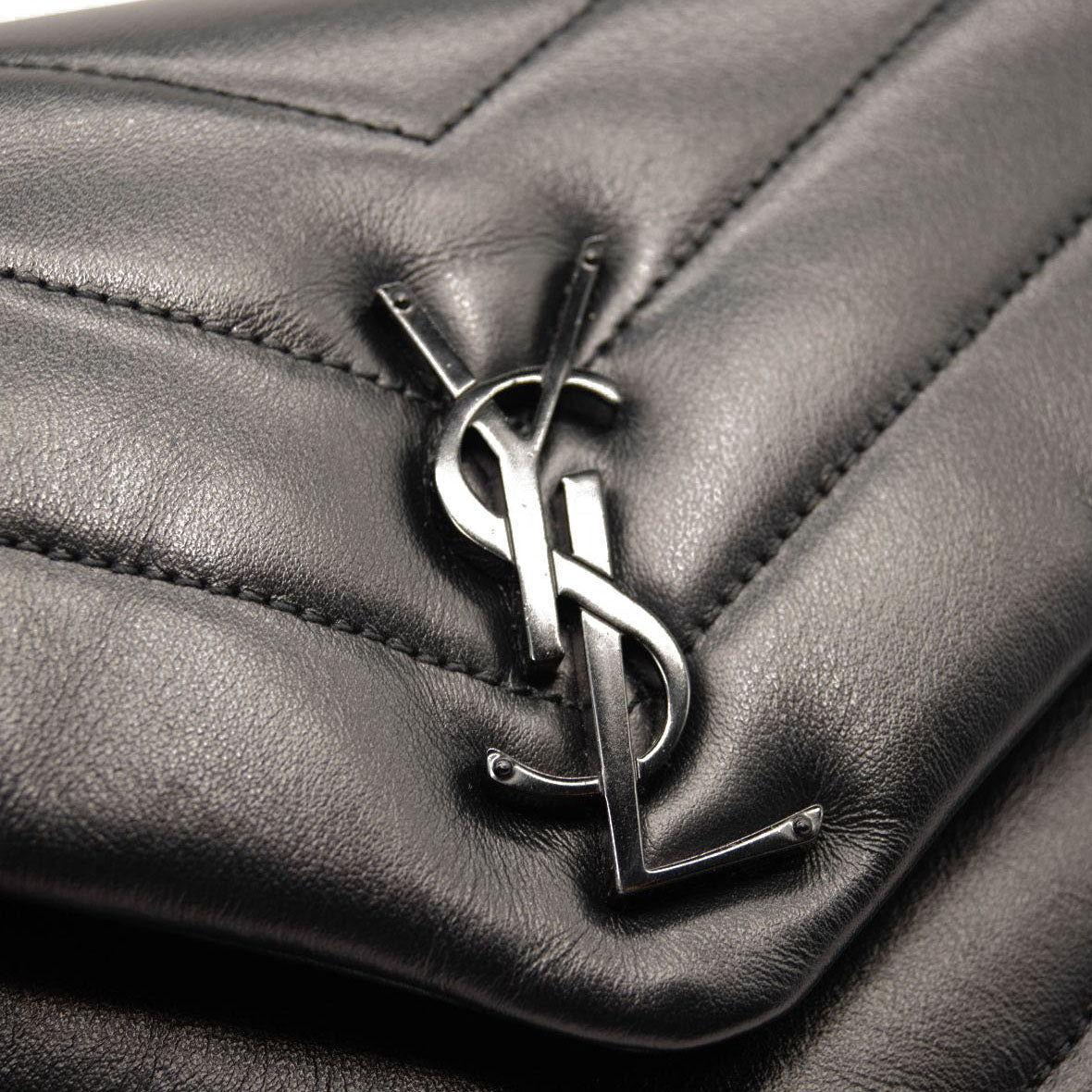 USED SAINT LAURENT Calfskin Y Quilted Monogram Monochrome Small Loulou Chain Satchel Black