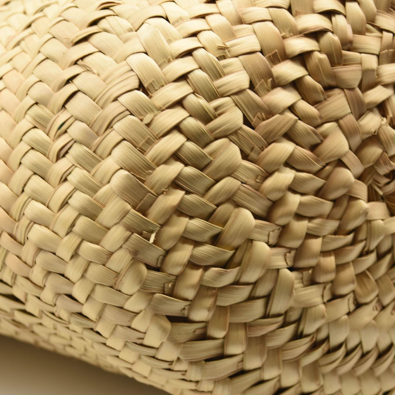 NEW CHRISTIAN LOUBOUTIN Woven Straw Loubishore Tote Beige