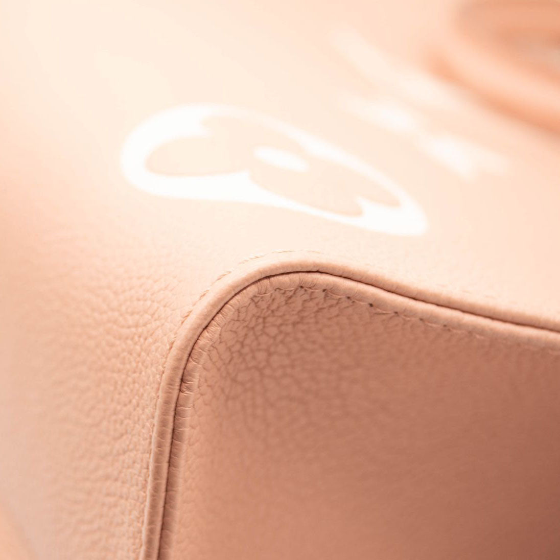 LOUIS VUITTON Empreinte Monogram Giant Onthego MM Arizona Creme