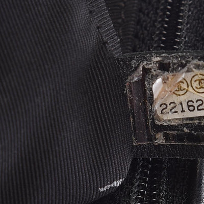 Boy leather crossbody bag Chanel Black in Leather - 25087166