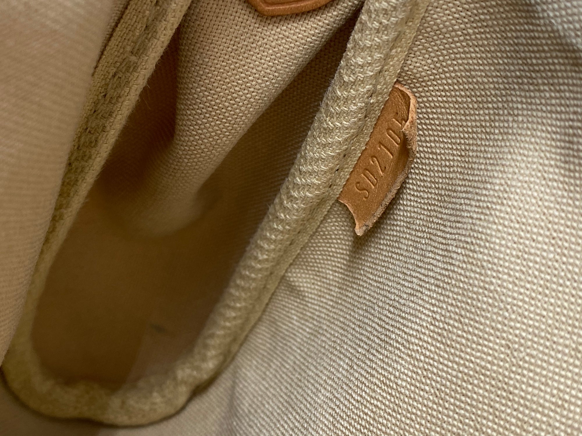 Louis Vuitton Favorite Damier Azur Mm White Canvas Shoulder Bag