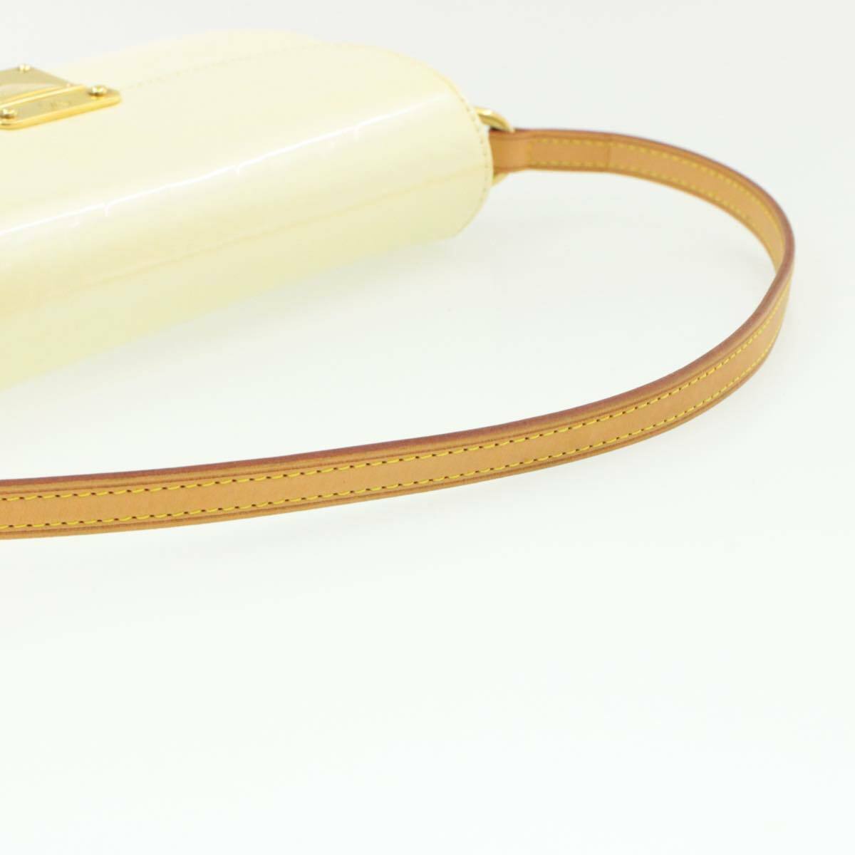 LOUIS VUITTON Vernis Malibu Street Perle Hand Pouch M91507