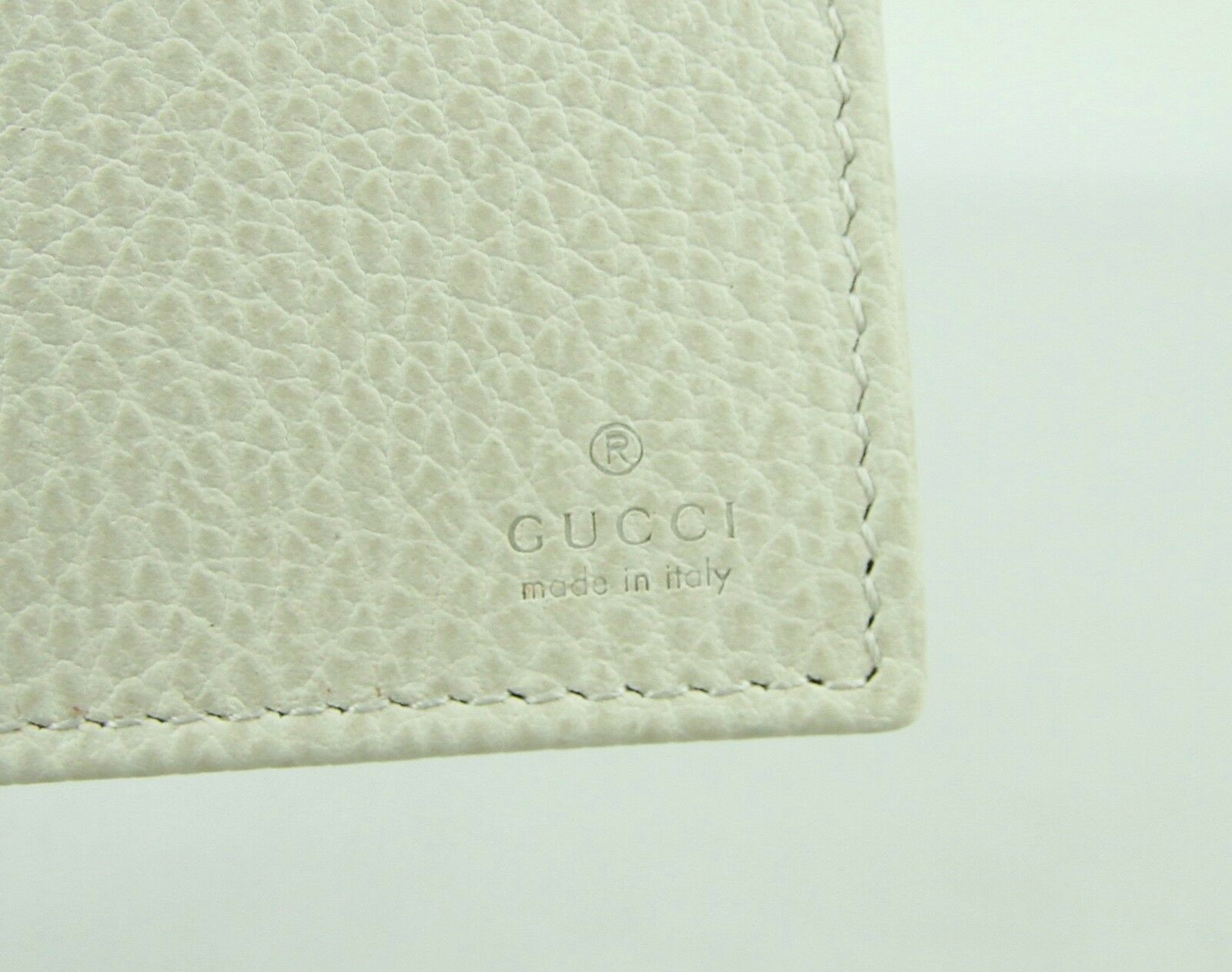 Gucci Women's Creamy White Swing Leather Crossbody Clutch Wallet