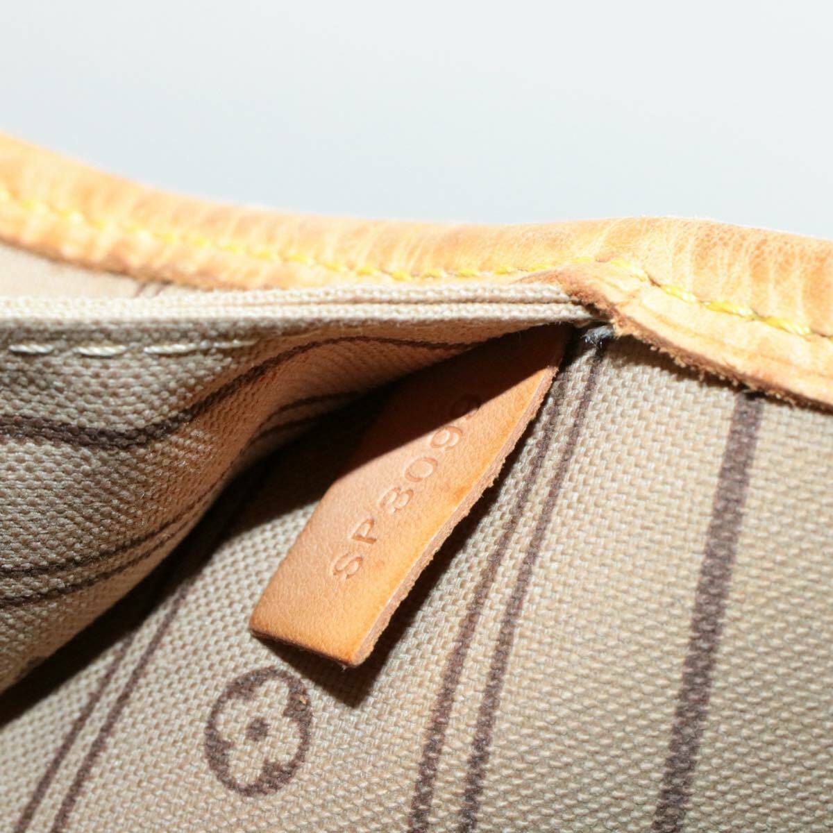 LOUIS VUITTON Monogram Neverfull GM Tote Bag M40157