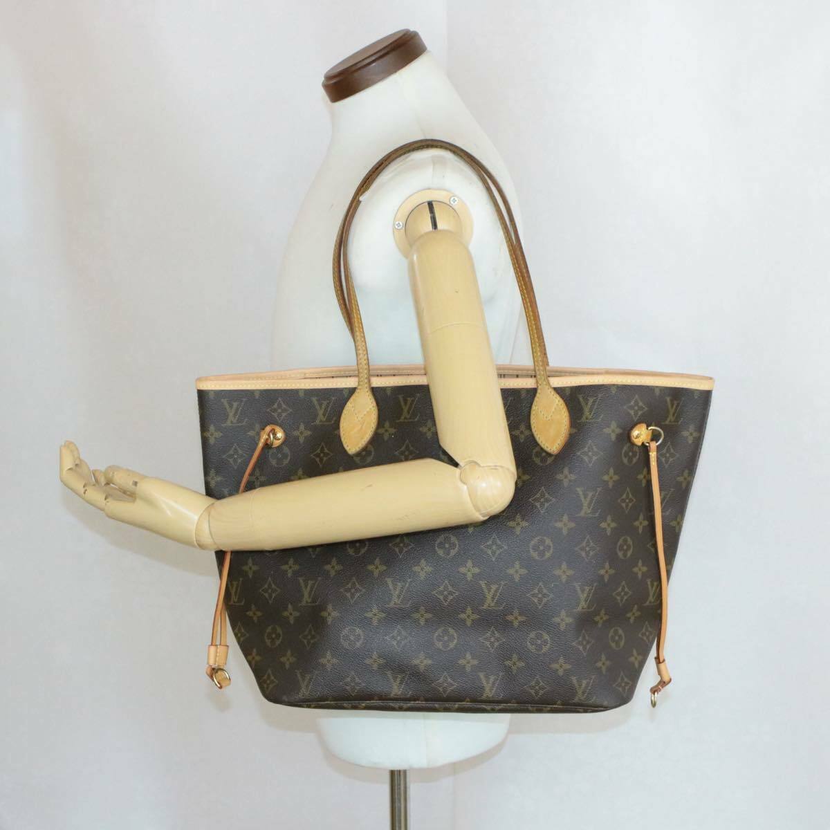 LOUIS VUITTON Monogram Neverfull MM Tote Bag M40156