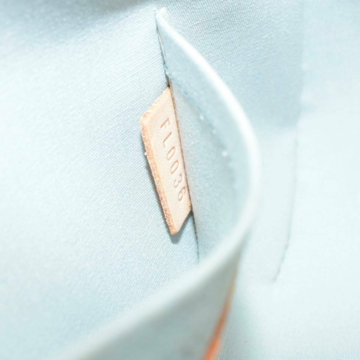 LOUIS VUITTON Vernis Malibu Street Perle Hand Pouch M91507