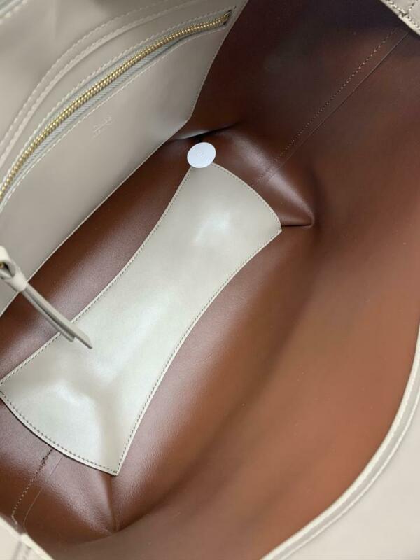 Chloé Medium C Calfskin Beige Leather Tote