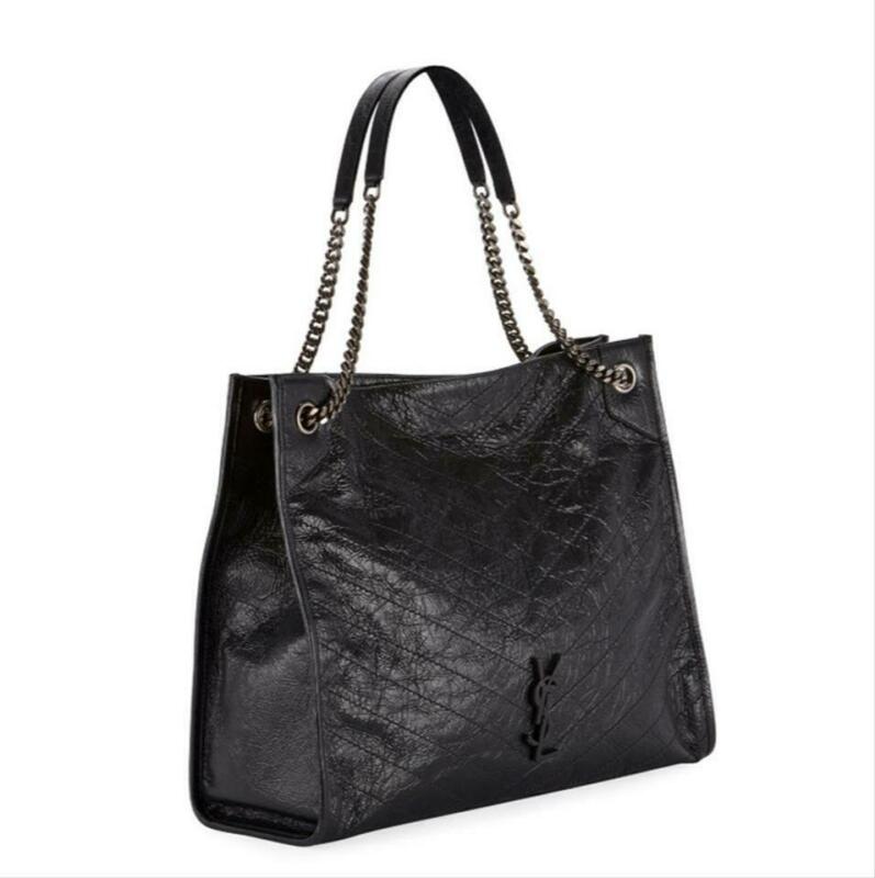 Chanel Large shopping bag Black Leather ref.154694 - Joli Closet
